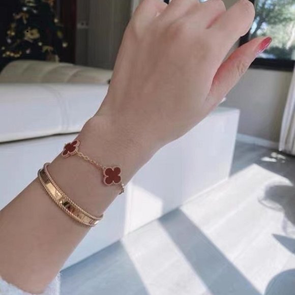 Four-leaf Clover Simple Red Necklace - Picture 4 of 5